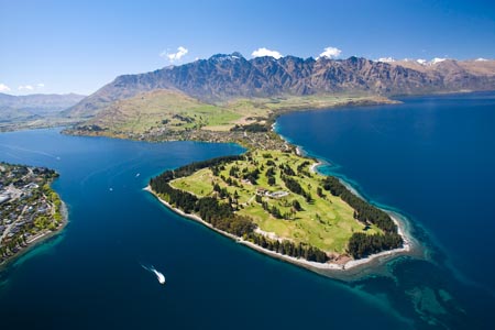 Lake Wakatipu, Kelvin Heights Golf Course on Kelvin Peninsula and The Remarkables, Queenstown, South Island, New Zealand - aerial SQtn393